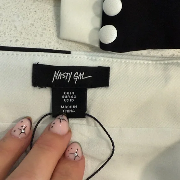 Nasty Gal Black and White Checkered Women Shorts - Picture 4 of 4